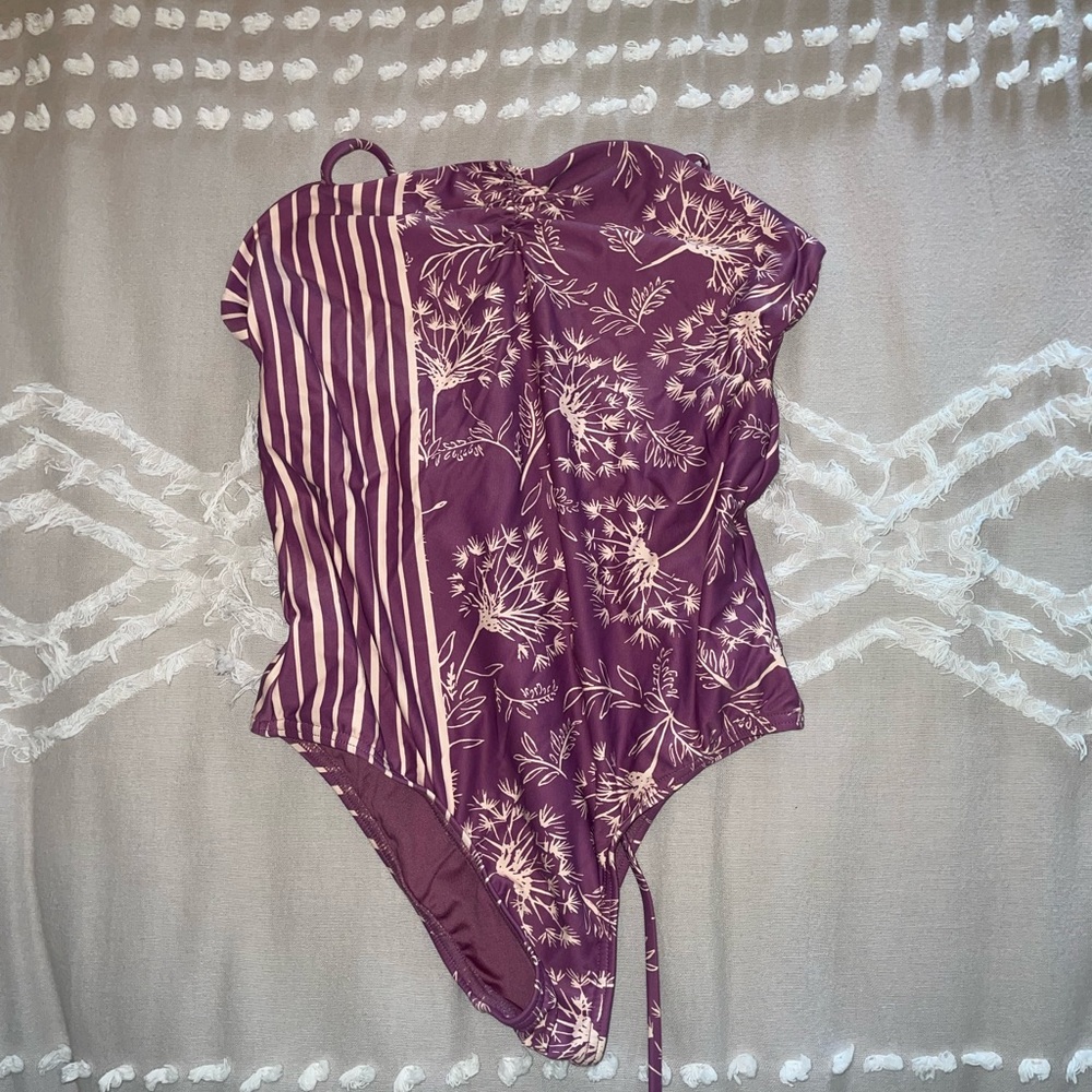 O’Neil Girls One piece swim suit size 10